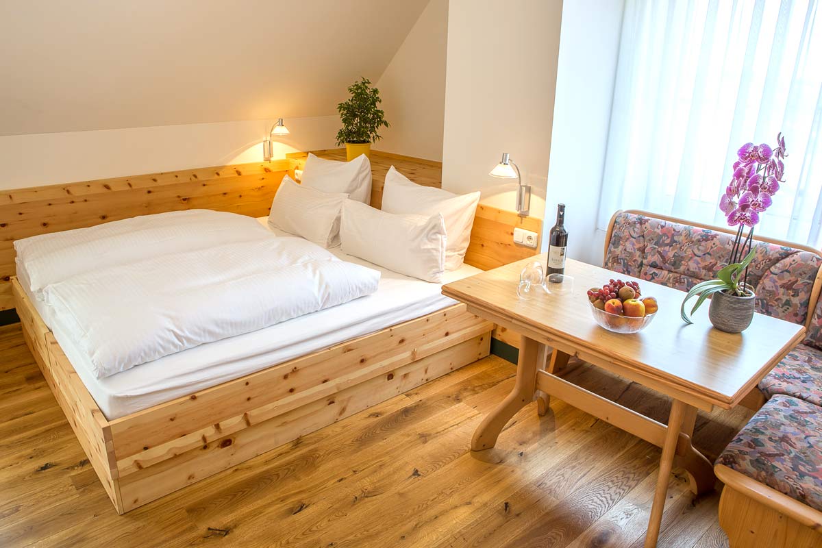 Schönes Gästezimmer, Weberhans im Nördlinger Donau-Ries